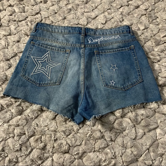 H & M x Coachella Women’s Denim Jean Cutoff Shorts - Picture 2 of 10